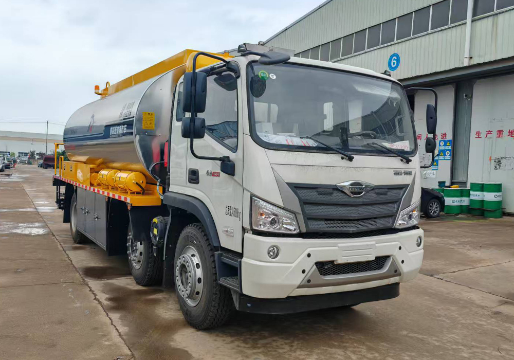 15方福田三軸（輔機(jī)）智能瀝青灑布車